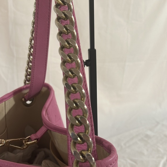 Carolina Herrera Pink Embossed Chain Strap Tote - Picture 7 of 15